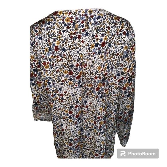 Jane and Delancey Bright Floral Hi Lo ButtonUp with Roll Tab Sleeves NWOT sz M - Picture 3 of 6